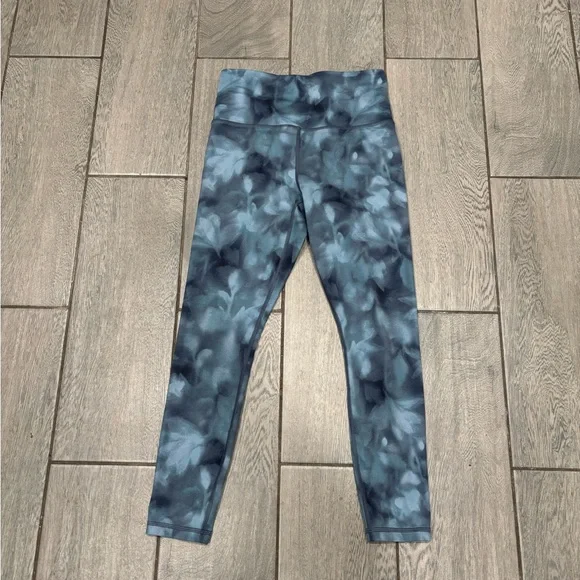 Athleta Elation Printed 7/8 Tight in Serene Riviera Blue, Size S - Picture 3 of 8